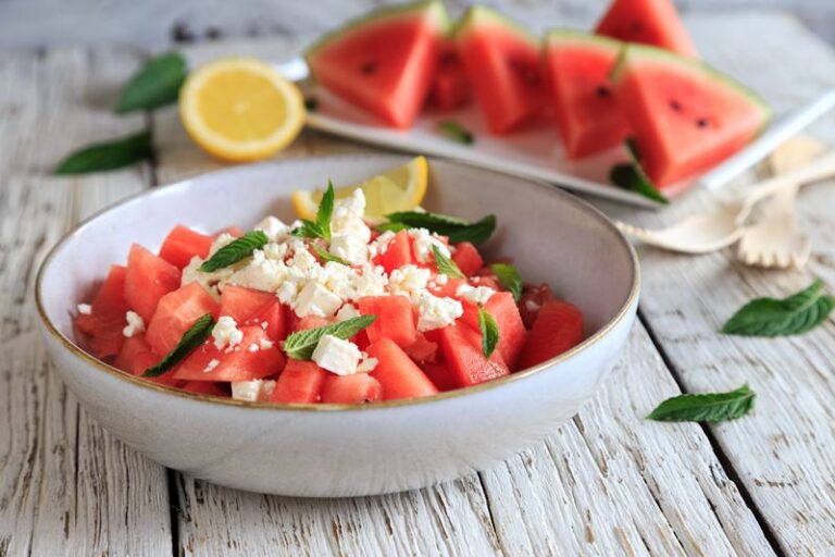 FRISCHER SOMMERGENUSS: WASSERMELONEN-FETA-SALAT