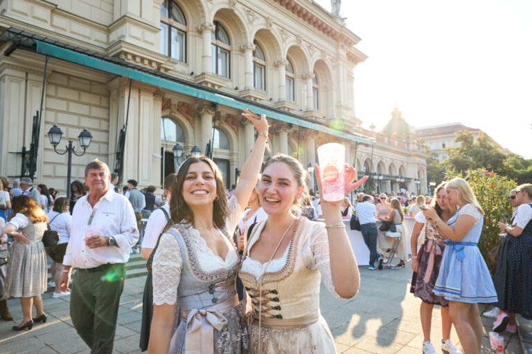 Beste Stimmung beim ersten großen After-Work-Event ALMAUFTRIEB!